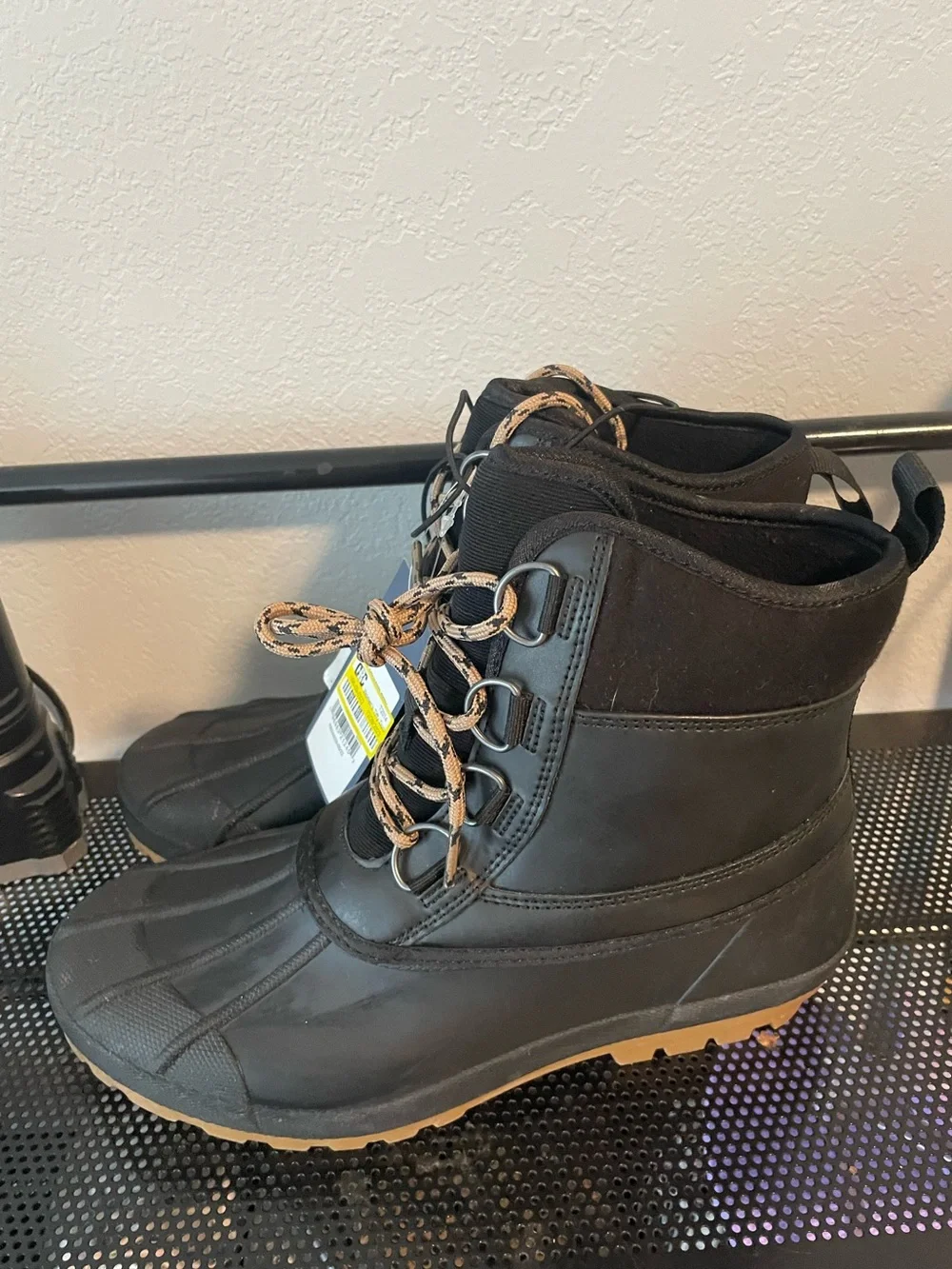 NWT Women’s Black Outdoor Lace-Up Duck Boots Size 8